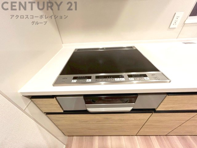 IHクッキングヒーターは高速で加熱し省エネで使いやすいく火を使わないため安全で、清掃も簡単です。調理制御がしやすく、食材を均等に加熱できます。