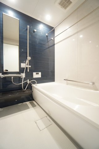 一坪タイプの浴室、お子様と一緒に入っても余裕の広さ！