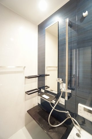 スライドバーシャワー：お好みの高さで使用できます　