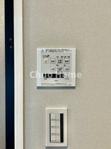【浴室乾燥機】暖房・冷風・換気・乾燥が可能です。毎日を快適に過ごせるうれしい機能が揃っています。雨の日の洗濯物も安心です。