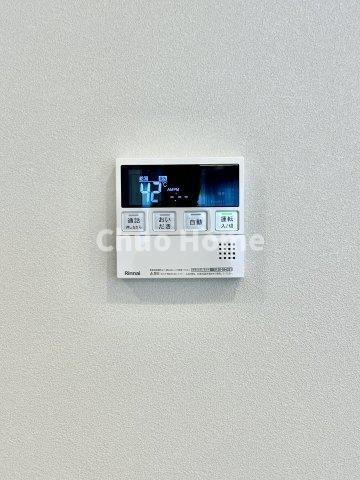 【給湯リモコン】外での一日を忘れさせてくれるオートバス機能でお好みの湯量・温度に調整された浴槽。