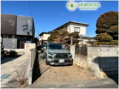 駐車スペースです！こちらは、複数台のスペースがございます！これなら、来客時やお子様の成長に合わせた車の購入も安心ですね♪