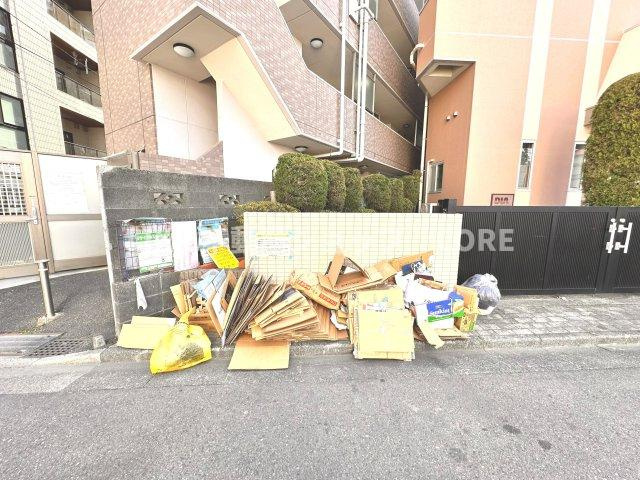 共有部分は、住民なら誰もが使える設備のこと。例えば廊下・外部階段やエントランス・ゴミ置き場などがあります。