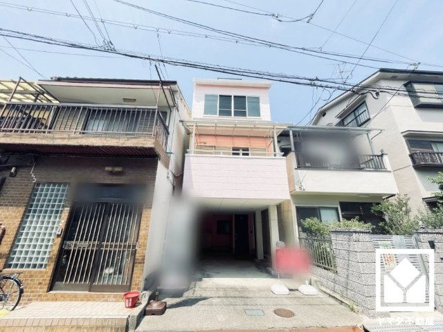 約2.5帖の納戸がございます。収納としては勿論、テレワークスペースや趣味のお部屋など、自由にご活用いただけます。