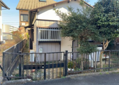 土地を買う際、住む地域の自治体や福祉の補助制度にも注目してみましょう。子供や老人の医療補助やゴミ出しのルールなど、自治体によってルールに大きな違いがあるため、暮らしやすい土地で判断するとよいでしょう。