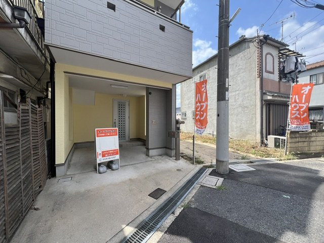 前面道路含む現地写真です