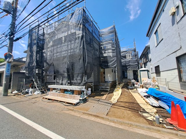 バルコニーは2居室から出入りできお洗濯に大変便利。