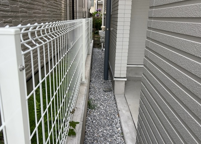 庭があることでガーデニングや家庭菜園はもちろん、こどもの遊び場やペットを放して遊ぶことができます。また、家の周囲に余裕があるということです。隣地との間があれば、十分な日当たりと、風通しが確保できます。