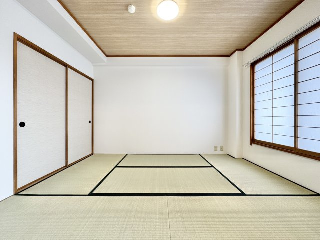 和室とLDKの繋がりが広く、すごく開放的な雰囲気です。　