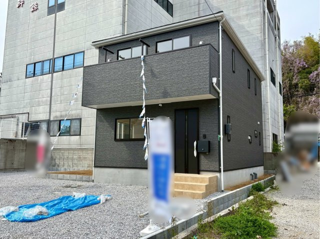 ※4月12日撮影。洗練された重厚感のあるお家。スタイリッシュで飽きのこないデザインです☆