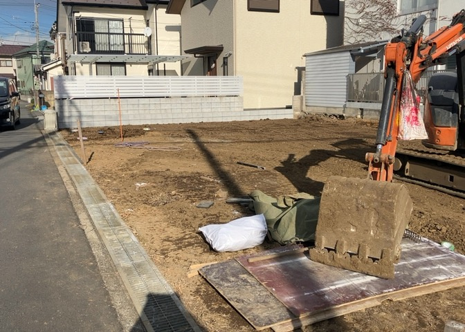 隣家の土地はどうなっているのか、生活利便施設が近くにあるのか、学校まで近いかなど、お客様のライフスタイルにあわせたイメージが重要です。また、近くにあると困る施設が近くにないかも確認するといいでしょう。