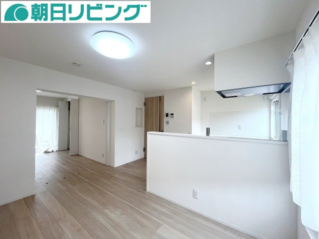 ダイニングと洋室約5.2帖をつなげて広々LDKへ