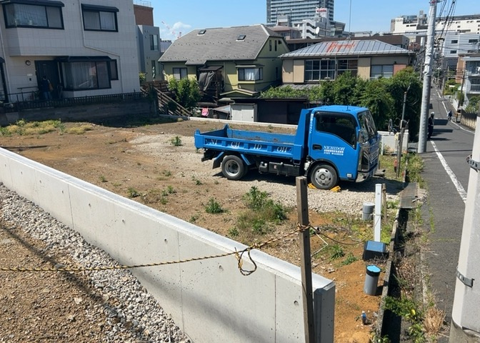 物件の詳細については、現地を見てわかること以外に、役所や法務局などで調べないとわからないことがあります。そのため、現地に行く場合は、もしこの物件を買ったらどのような生活ができるかをイメージしましょう。