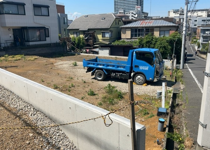 隣家の土地はどうなっているのか、生活利便施設が近くにあるのか、学校まで近いかなど、お客様のライフスタイルにあわせたイメージが重要です。また、近くにあると困る施設が近くにないかも確認するといいでしょう。