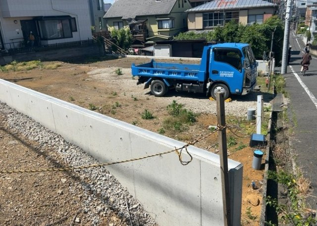 家を建てる前提で土地を探している場合、地盤の丈夫さは譲れない条件の一つです。地盤が脆弱だと追加工事が必要となります。また、過去に地盤沈下や液状化現象を起こした土地は、できるだけ避けた方がいいでしょう。