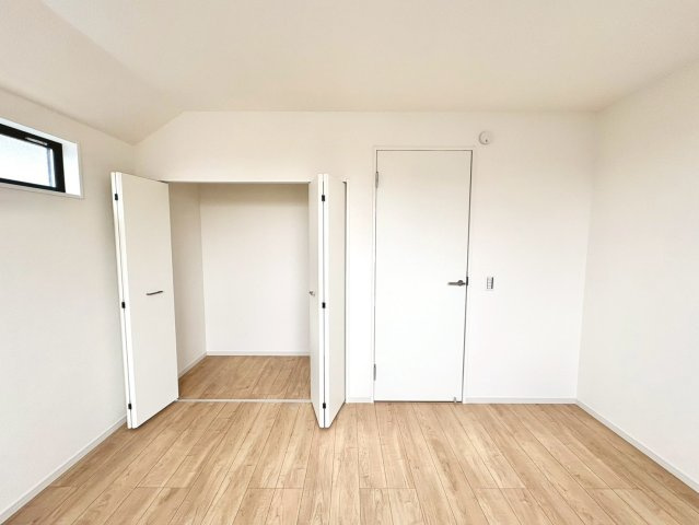 室収納付きで、お部屋がすっきり片付きます。