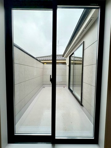 2部屋から出入り可能なバルコニー