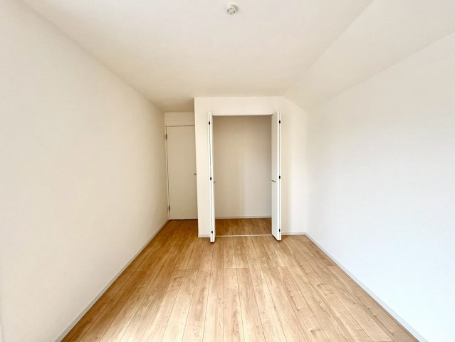 収納が豊富で、暮らしやすさに配慮した間取りです。