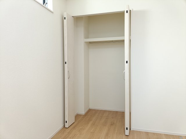 【納戸約5.25帖　収納】　全てのお部屋に収納を備え、空間を広くお使いいただけます。