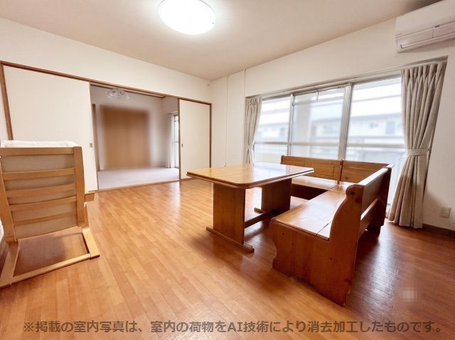 ※掲載の室内写真は、室内の荷物をAI技術により消去加工したものです。実際の状況とは異なります。家具や小物の配置など、生活イメージの参考としてご覧ください。