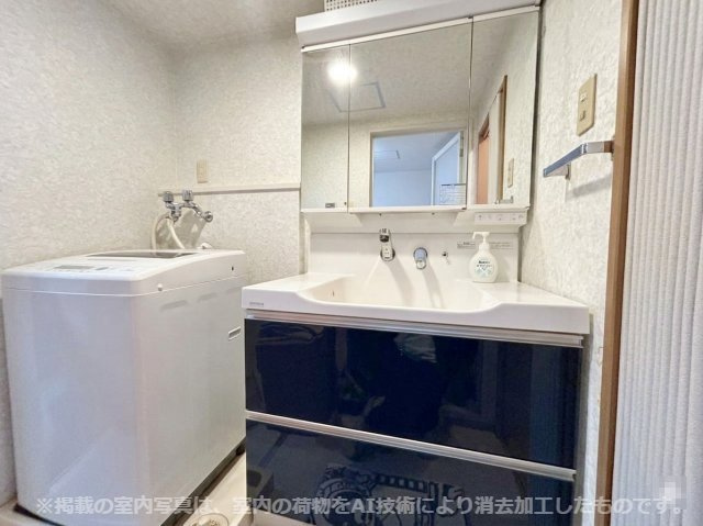※掲載の室内写真は、室内の荷物をAI技術により消去加工したものです。実際の状況とは異なります。家具や小物の配置など、生活イメージの参考としてご覧ください。