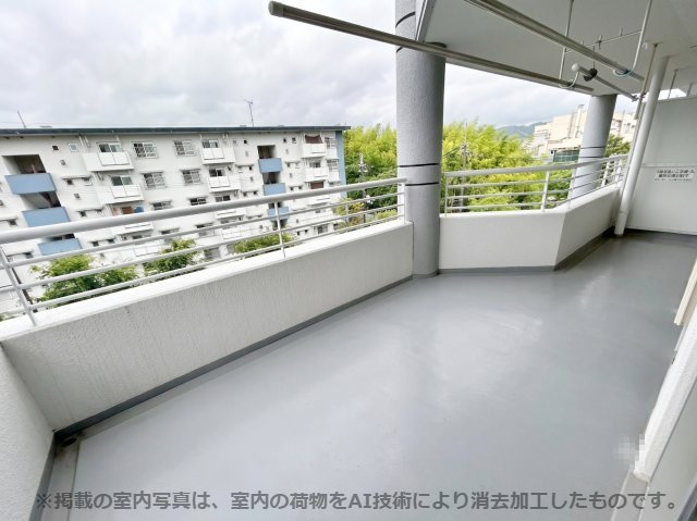 ※掲載の室内写真は、室内の荷物をAI技術により消去加工したものです。実際の状況とは異なります。家具や小物の配置など、生活イメージの参考としてご覧ください。