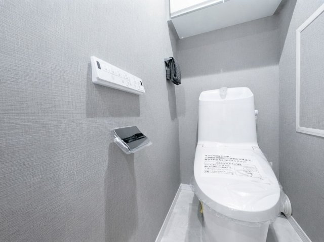 ・そのゆったりとした空間には洗練されたデザインのウォシュレット付きトイレを装備！