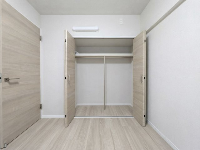・各居室にはたっぷり収納ができるクローゼットを完備。お部屋の空間を有効的に活用可能！
