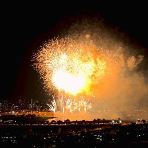 足立の花火（2026年5月30日撮影）　※掲載の花火大会の写真は現地からの眺望を撮影したものであり、将来にわたり花火大会の開催および同様の眺望が保証されるものではありません。