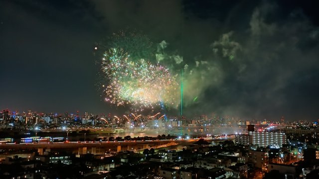 足立の花火（2026年5月30日撮影）　※掲載の花火大会の写真は現地からの眺望を撮影したものであり、将来にわたり花火大会の開催および同様の眺望が保証されるものではありません。