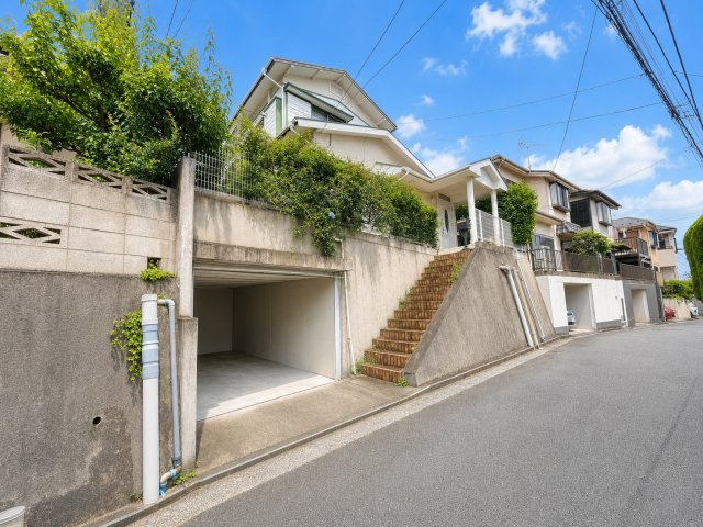 ◆開発道路を囲むように区割りされた敷地。開放感や明るい雰囲気は他にはない条件です。