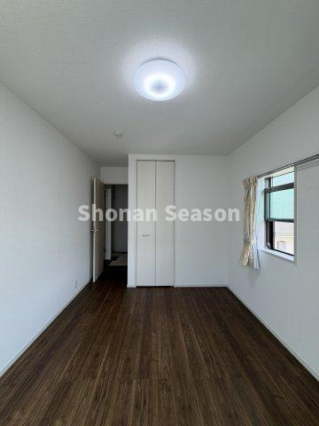 全室収納を備え、各部屋に荷物をすっきり収納できますよ♪