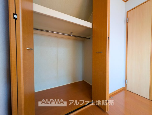 【Go　filled　with　memories】　◆ありったけの◆住空間をよりよくするためには大切な収納スペース。時が経ち思い出がここに詰まっていく。