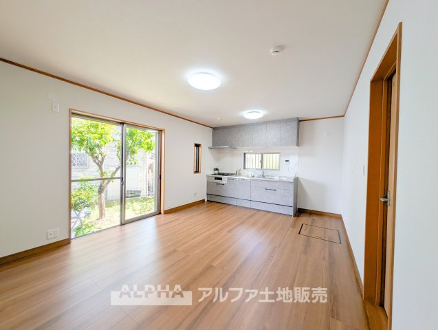 【light　a　living】　◆明るいリビング◆にペイントして君との時間を有意義に過ごしたい。ここでの暮らしは僕たちにとって宝物になる。