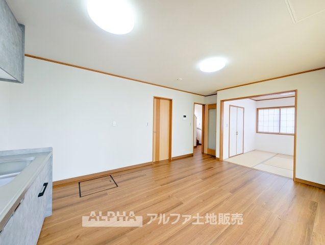 【full　space】　◆気軽に人を招ける◆ゆったりとした住空間に手のぬくもりを感じれるような温かい住まい。そんな環境で暮らしていくうちに僕たちも変わって行く。