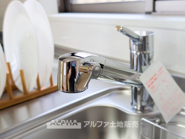 【Water　cleaner】　◆浄水器◆蛇口から流れ出すお水はクリーンでいつも楽しめます。また浄水器内臓シャワー混合栓なので場所取らずのスッキリとしたスタイルです。