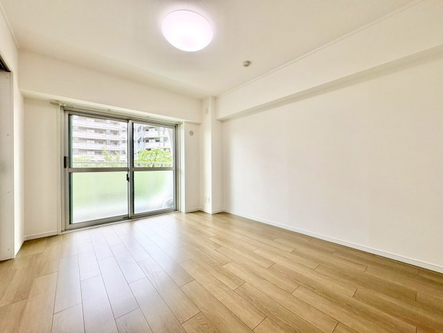 洋室6.7帖・収納付きで、お部屋がすっきり片付きます。