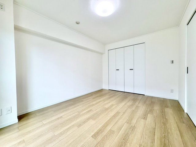 洋室6.7帖・収納付きで、お部屋がすっきり片付きます。