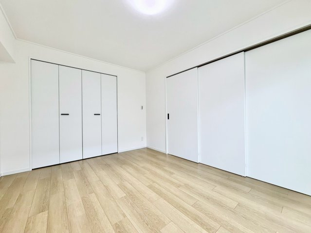 引き戸で仕切って個室としても、開けて開放的にも使える間取りです。