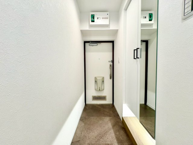 玄関は収納スペースもしっかり確保　いつもきれいな玄関を保つことができます