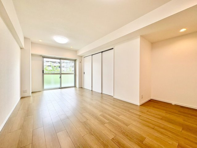 引き戸で仕切って個室としても、開けて開放的にも使える間取りです。