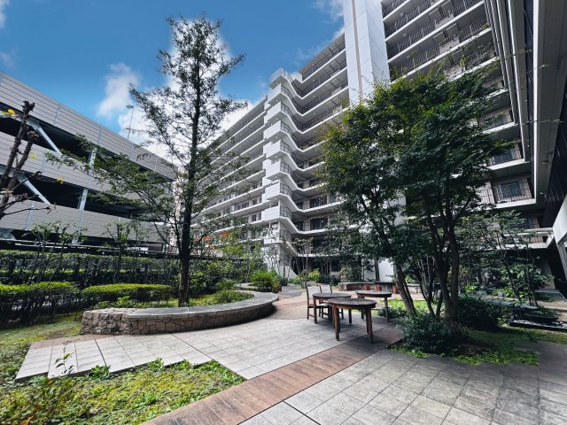総戸数257戸のスケールメリットを活かした「志木の杜テラス」。キッズルームやライブラリーコーナー、防音室など、暮らしを彩る共用スペースが充実しています。
