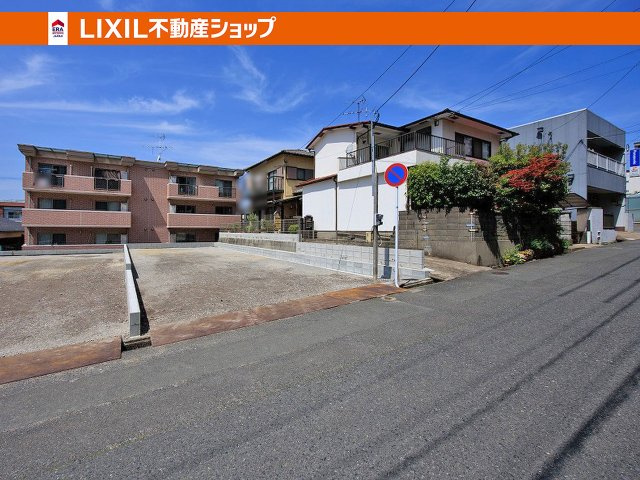 交通量が少ないので、車の出し入れは楽々です！駐車2台OK！