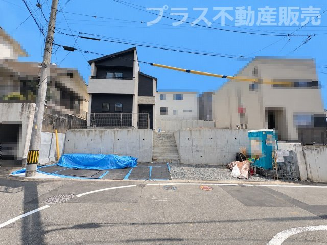 現地写真。プラス不動産販売なら、現場の全ての棟をまとめてご見学頂けます。