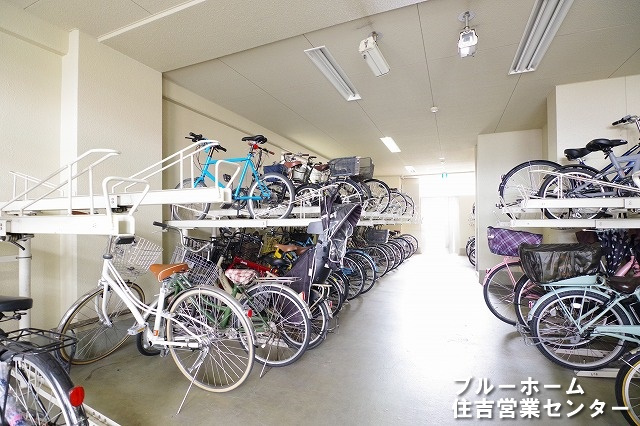 屋内駐輪場の写真です！