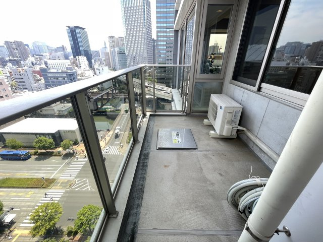 前面棟無しで東向きのバルコニーは、陽当たり・通風・眺望良好です。　