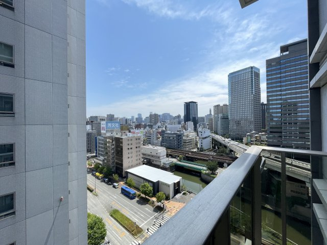 目の前が川になっており、陽当たり・眺望・通風良好です。　