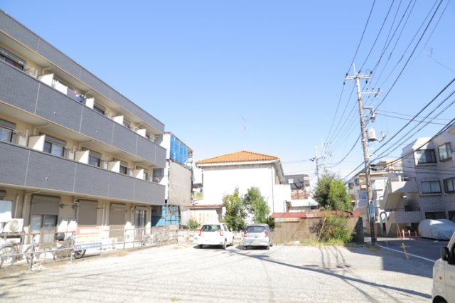 眺望を気にして物件を探す場合、前面に建物が建っていないか現地で確認しましょう！前面に建物があると景色はもちろん、日当たりや風通しにも影響が出てきます。住んだ時のことを想像しながら現地見学をしましょう。