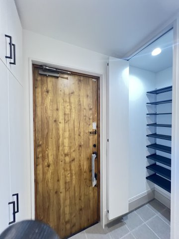 反対側にも収納あります♪