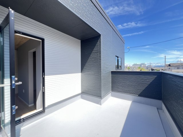 ワイドバルコニー　アウトドアリビングとしても活躍しそうです♪